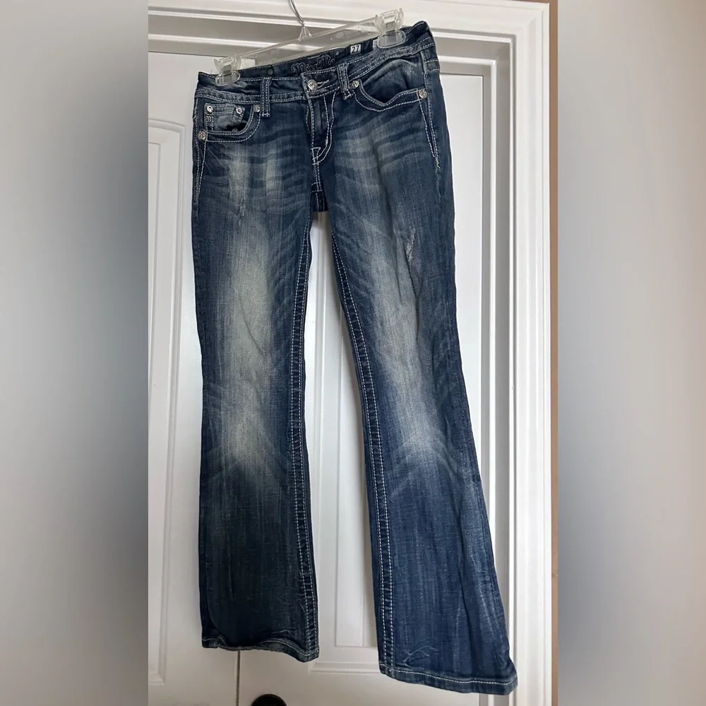 Women's vintage Y2K Miss Me Bootcut Jeans
Cute distressed sequin design - Picture 2 of 12